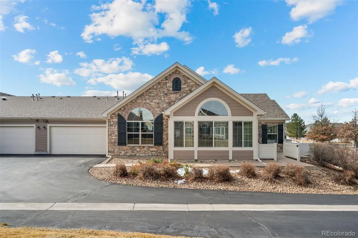 Property Slideshow image 1 of 39 | 1995 s espana ct c, Aurora, CO, 80013