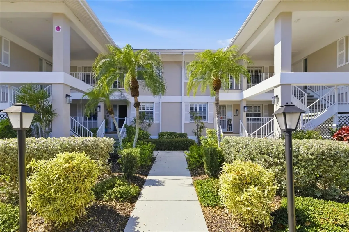 Property Slideshow image 1 of 70 | 628 estuary dr, Bradenton, FL, 34209