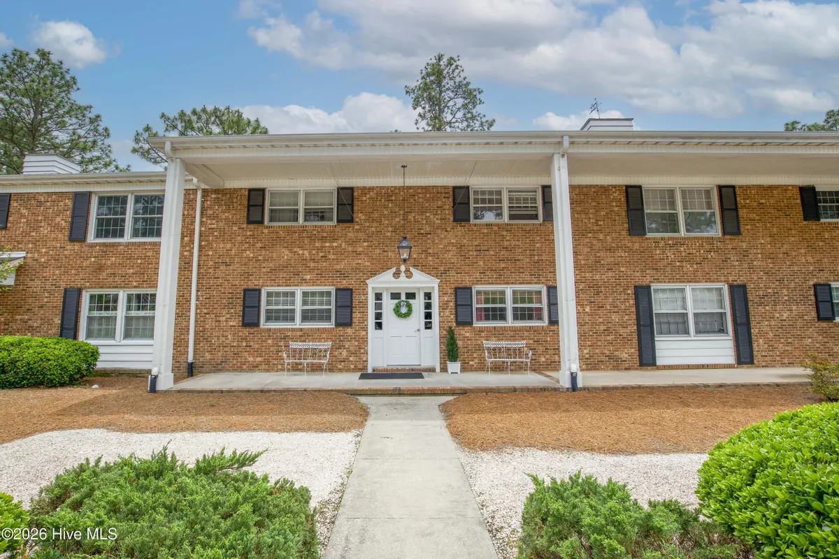Property Slideshow image 1 of 26 | 333 driftwood cir 208, Southern Pines, NC, 28387