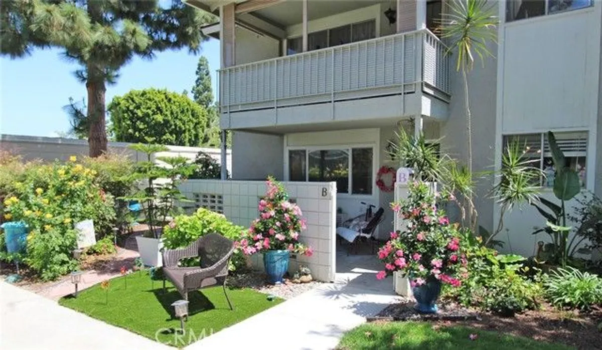 Property Slideshow image 1 of 27 | 379 avenida castilla unit #b #b, Laguna Woods, CA, 92637