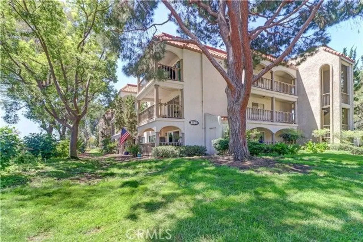 Property Slideshow image 1 of 36 | 3500 bahia blanca 3b, Laguna Woods, CA, 92637