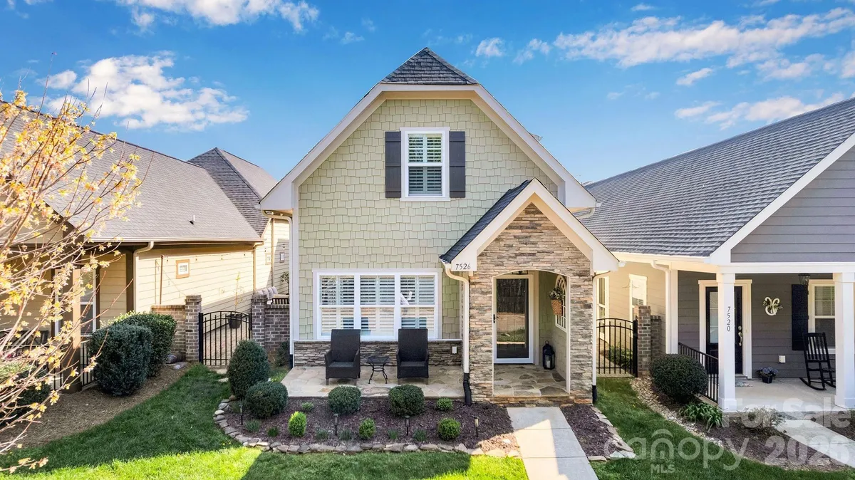 Property Slideshow image 1 of 32 | 7526 fairway villa cir, Denver, NC, 28037