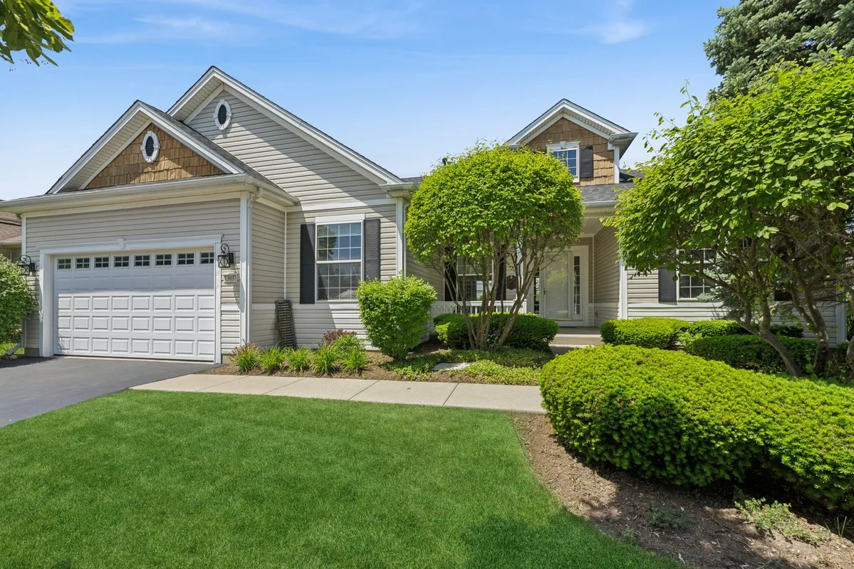 Property Slideshow image 1 of 27 | 13037 stone creek ct, Huntley, IL, 60142