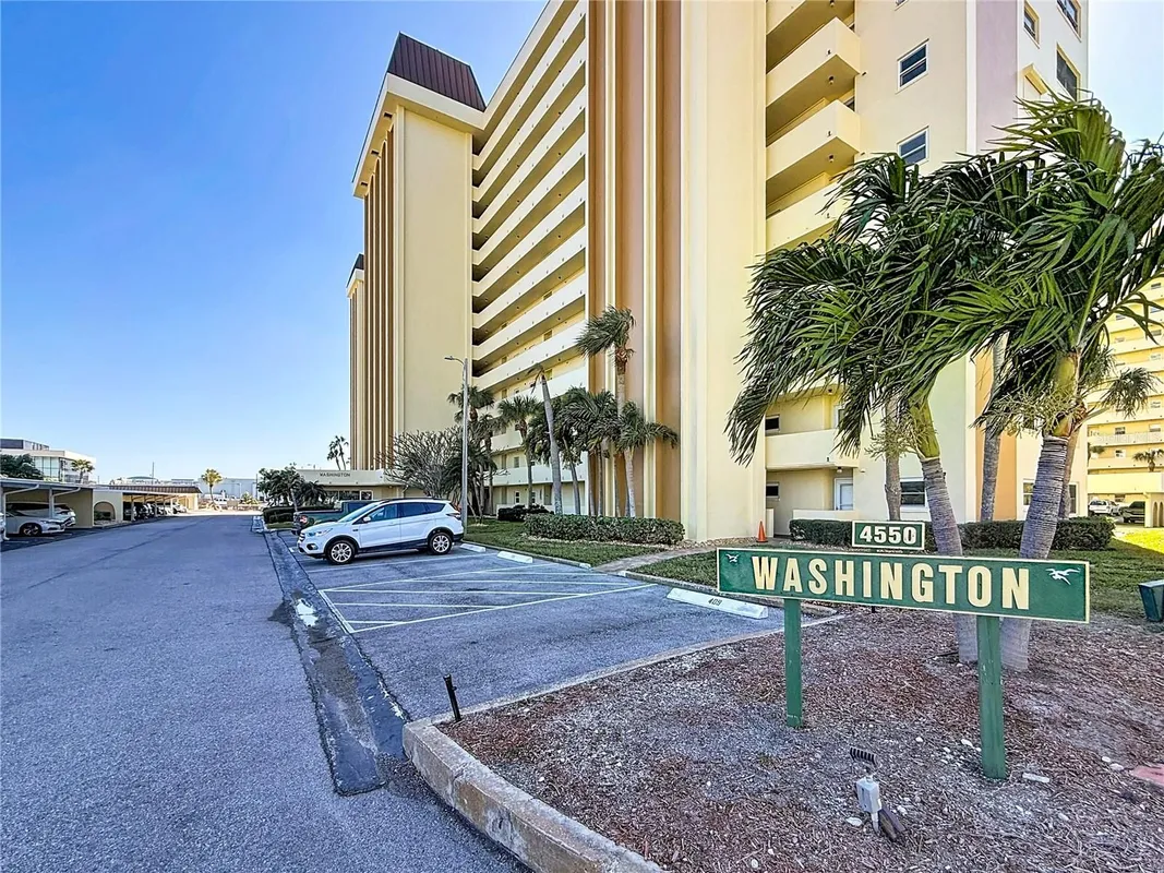 Property Slideshow image 1 of 31 | 4550 cove cir apt 106, St Petersburg, FL, 33708