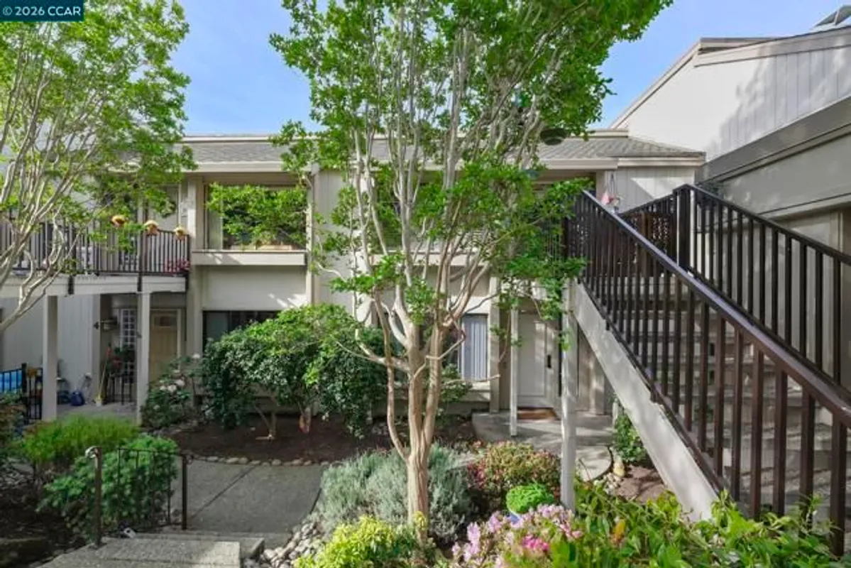 Property Slideshow image 1 of 28 | 3386 rossmoor pkwy 6, Walnut Creek, CA, 94595