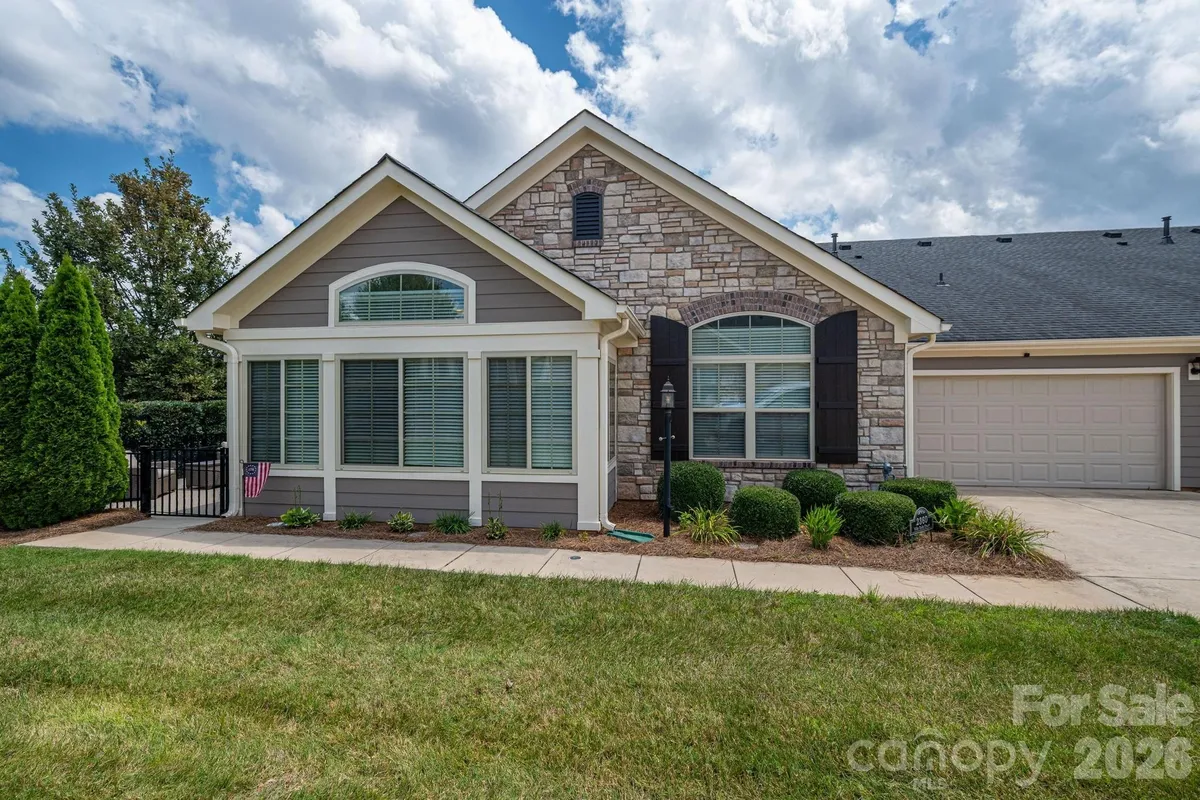 Property Slideshow image 1 of 43 | 2360 villa oaks ct, Gastonia, NC, 28054