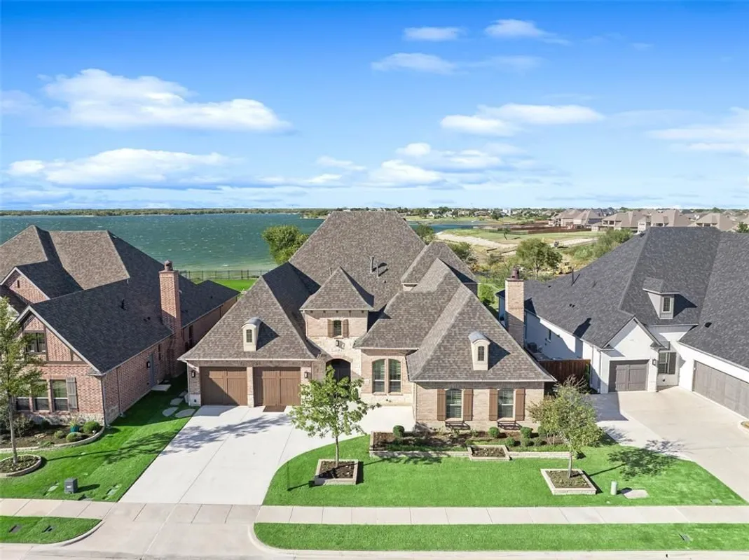 Property Slideshow image 1 of 40 | 7740 castlebridge, The Colony, TX, 75056
