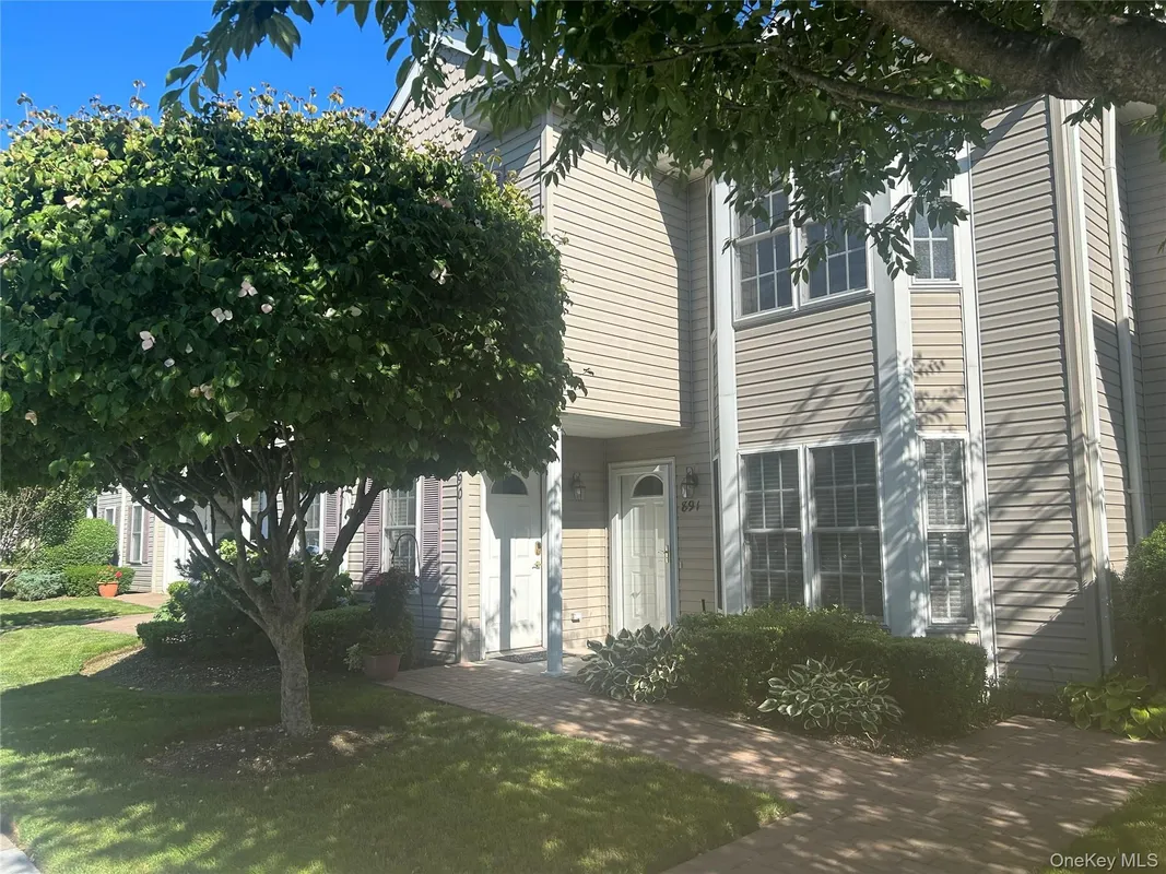 Property Slideshow image 1 of 1 | 891 altessa blvd, Huntington, NY, 11747