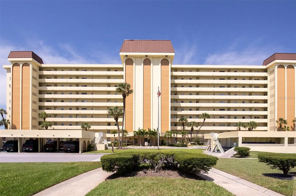 Property Slideshow image 1 of 46 | 4725 cove cir 207, St Petersburg, FL, 33708