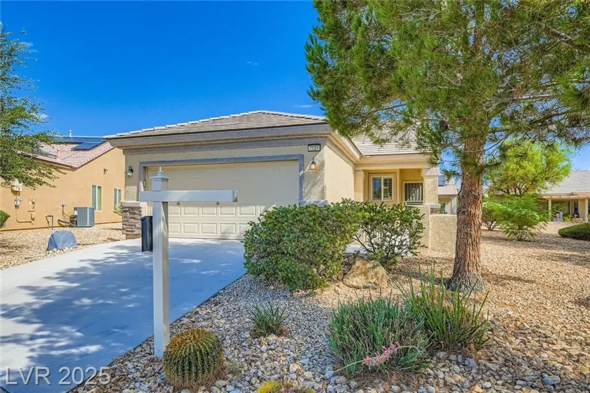 Property Slideshow image 1 of 41 | 7824 starthroat ct, North Las Vegas, NV, 89084