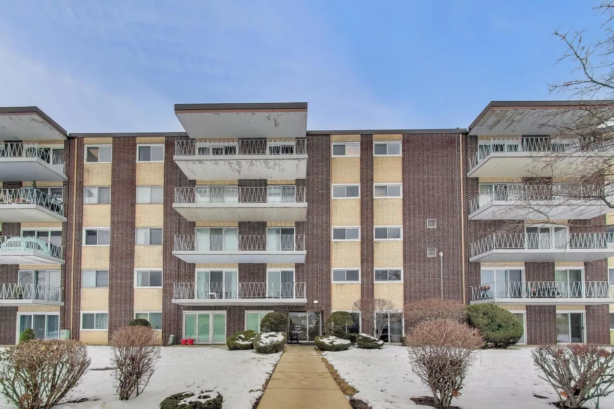 Property Slideshow image 1 of 19 | 2900 maple ave apt 22c, Downers Grove, IL, 60515