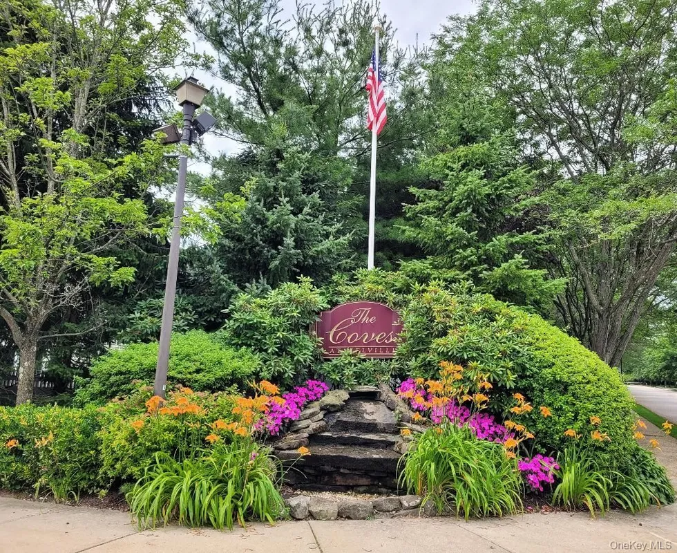 Property Slideshow image 1 of 14 | 39 morley cir, Huntington, NY, 11747