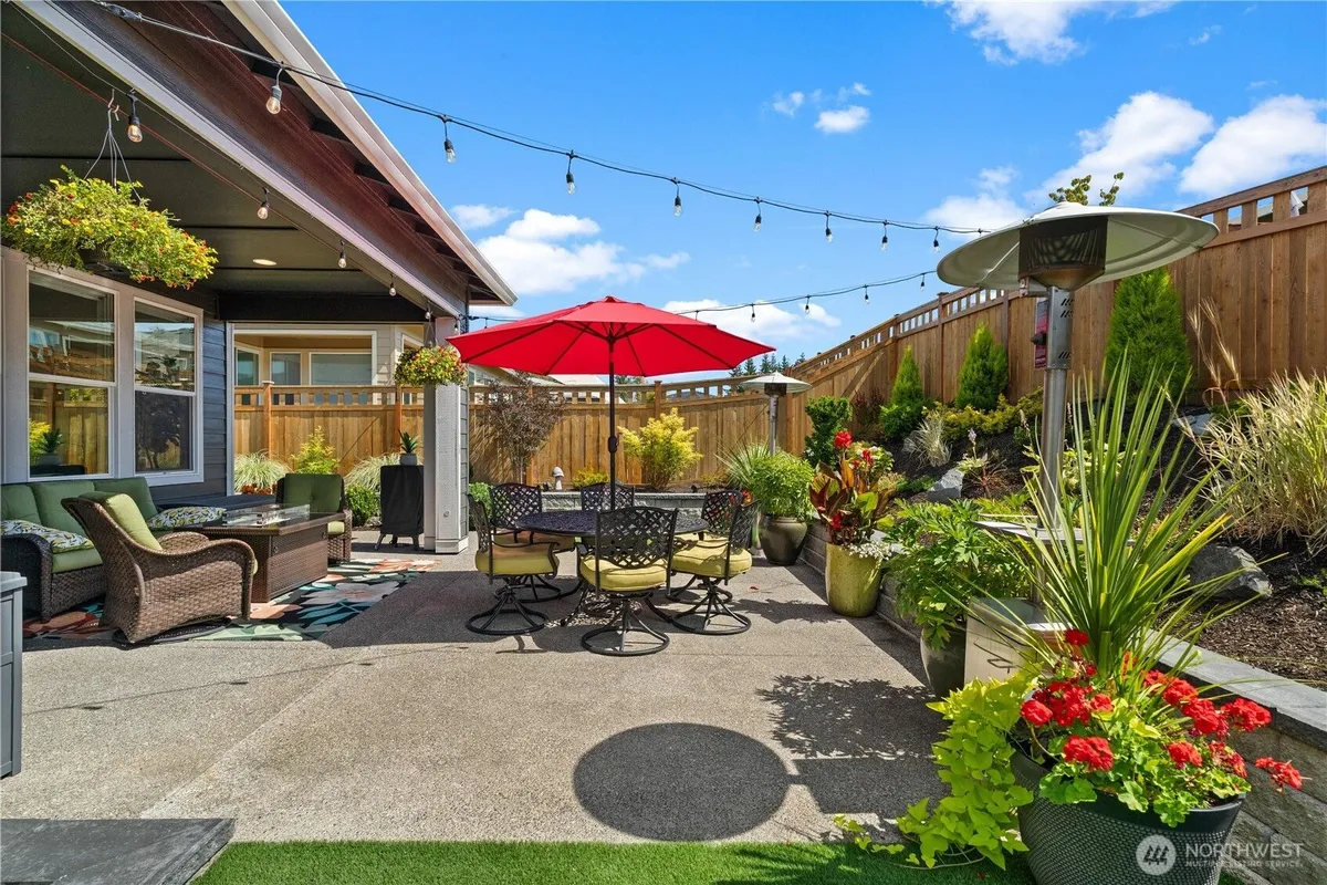Property Slideshow image 1 of 32 | 15215 182nd ave, Bonney Lake, WA, 98391