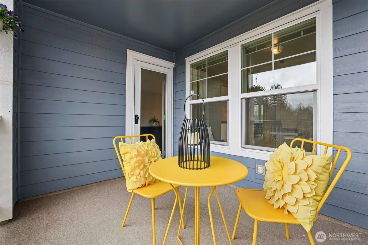 Property Slideshow image 1 of 37 | 3935 226th pl 207, Issaquah, WA, 98029