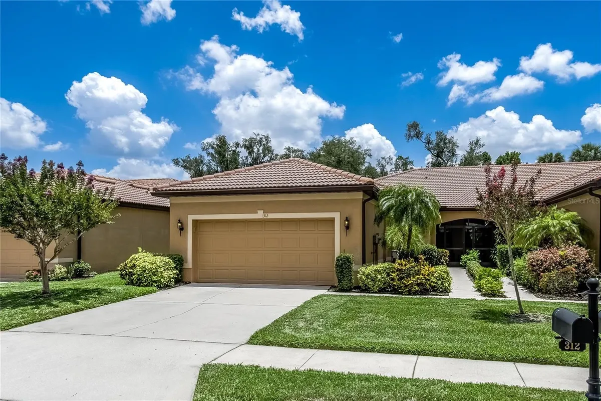 Property Slideshow image 1 of 27 | 312 seneca falls dr, Apollo Beach, FL, 33572
