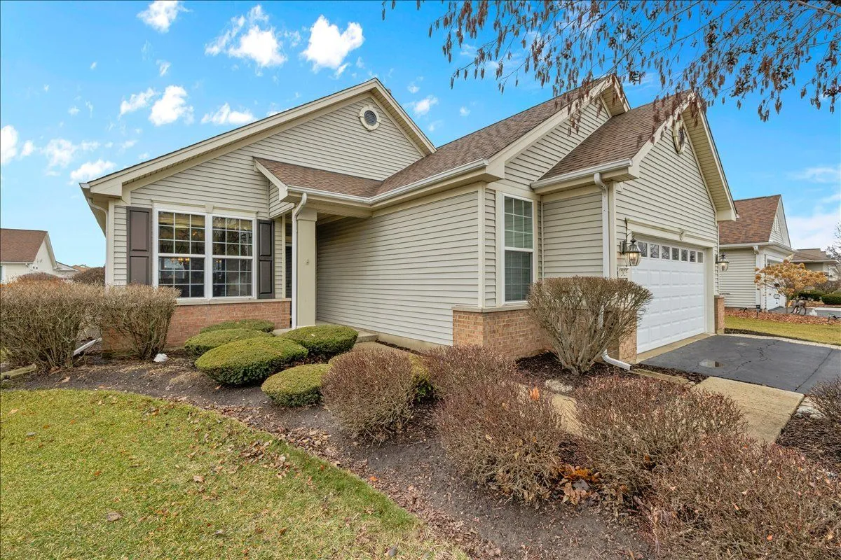 Property Slideshow image 1 of 17 | 12825 coventry ln, Huntley, IL, 60142