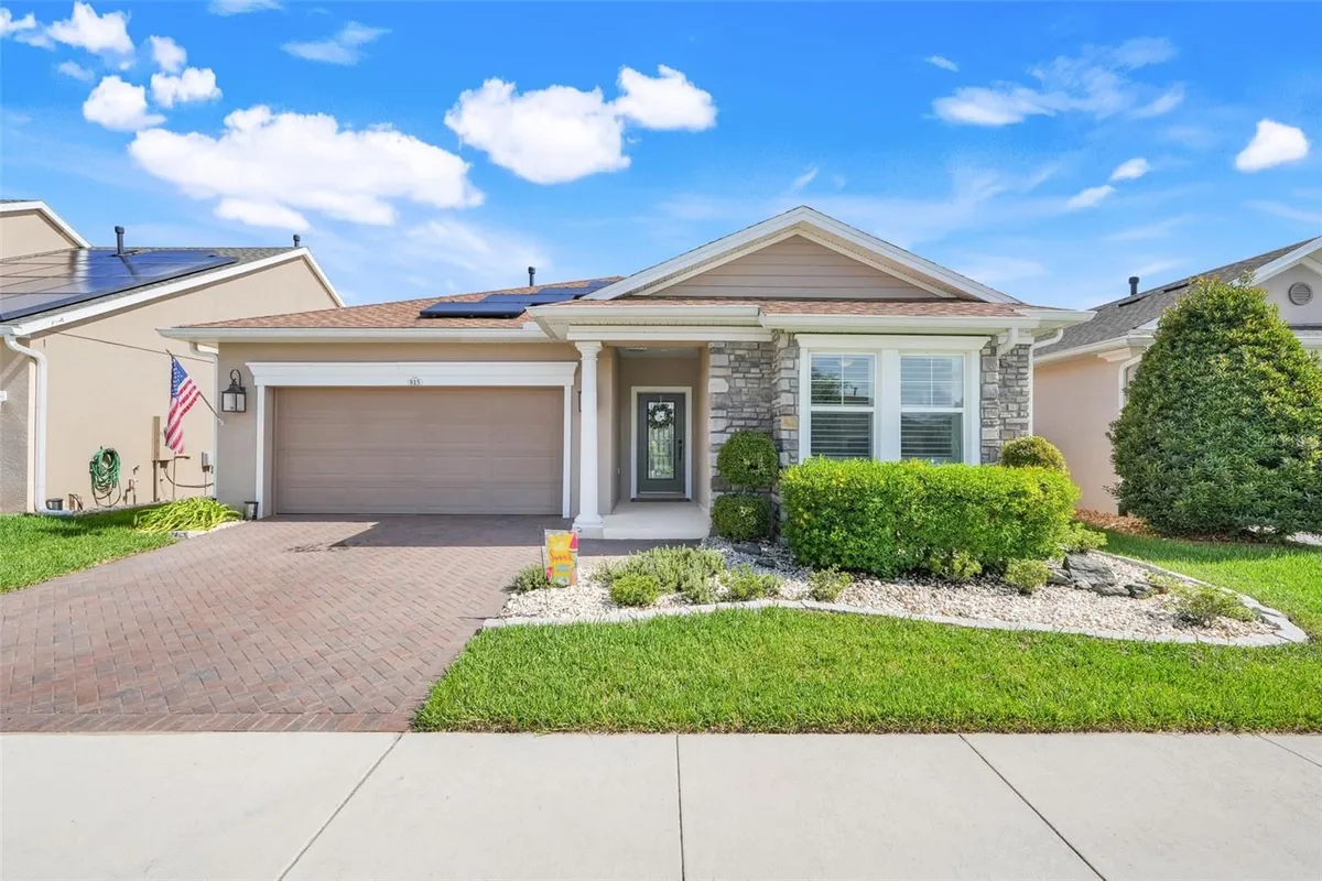 Property Slideshow image 1 of 52 | 815 hidden moss dr, Groveland, FL, 34736
