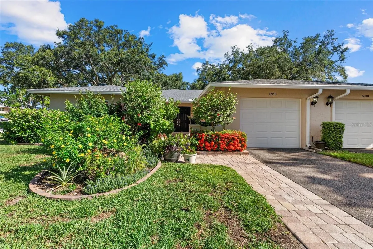 Property Slideshow image 1 of 29 | 6916 w country club dr n # 9b, Sarasota, FL, 34243