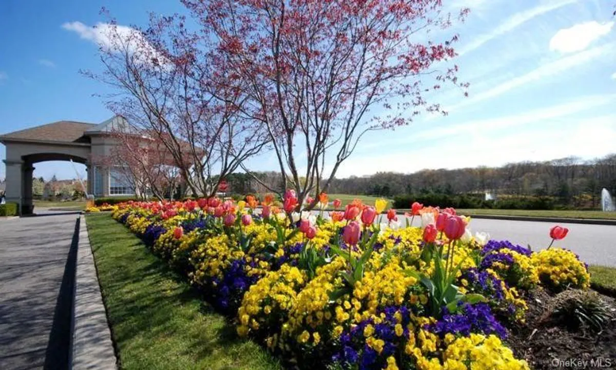 Property Slideshow image 1 of 25 | 870 verona dr, Huntington, NY, 11747