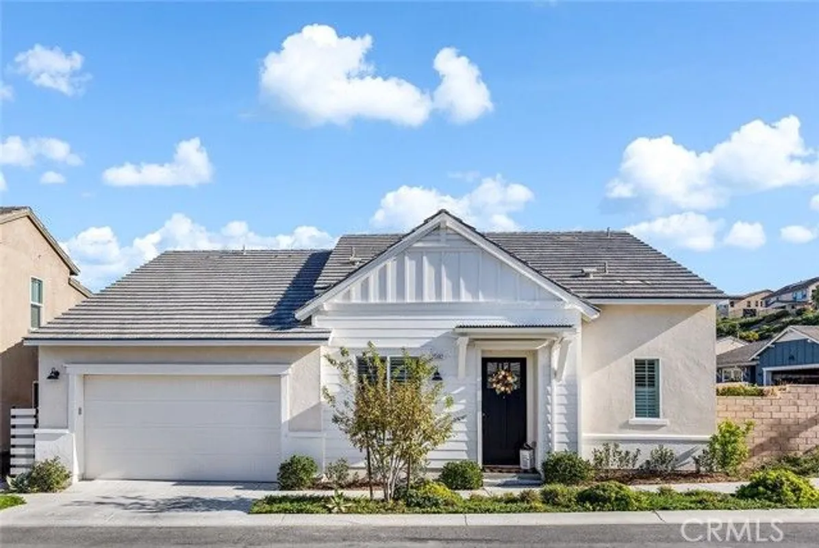 Property Slideshow image 1 of 43 | 25102 citron ln, Canyon Country, CA, 91387