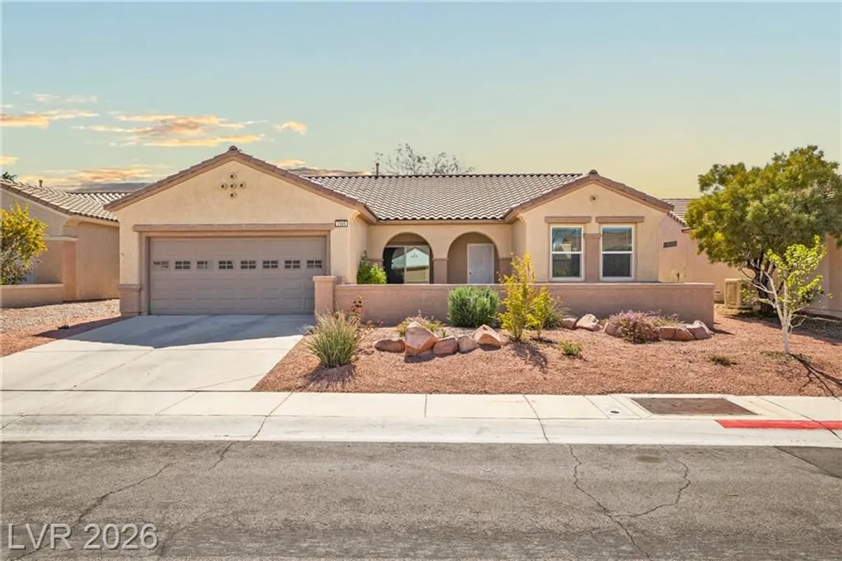 Property Slideshow image 1 of 50 | 2565 gilbertville ave, Henderson, NV, 89052