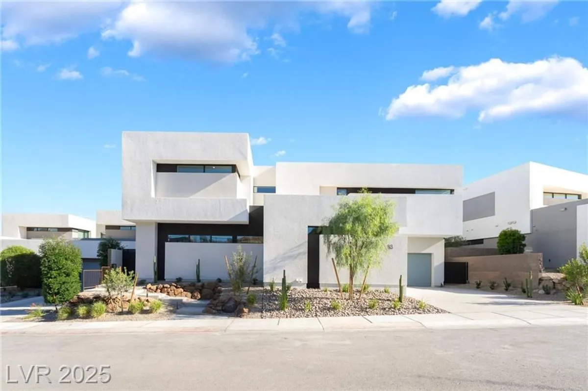Property Slideshow image 1 of 67 | 33 falling ridge ln, Henderson, NV, 89011