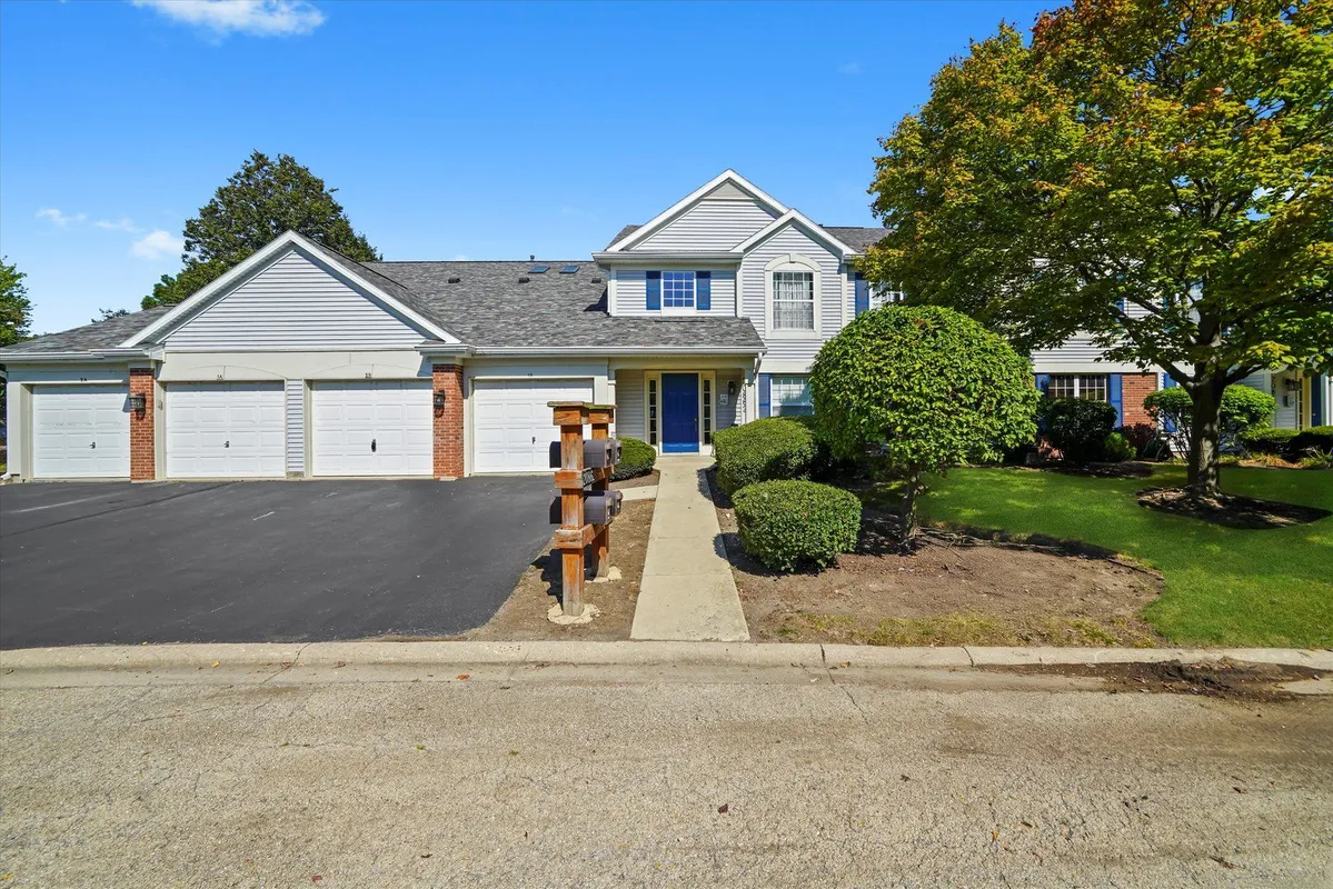 Property Slideshow image 1 of 15 | 20862 w torrey pines 2b, Plainfield, IL, 60544