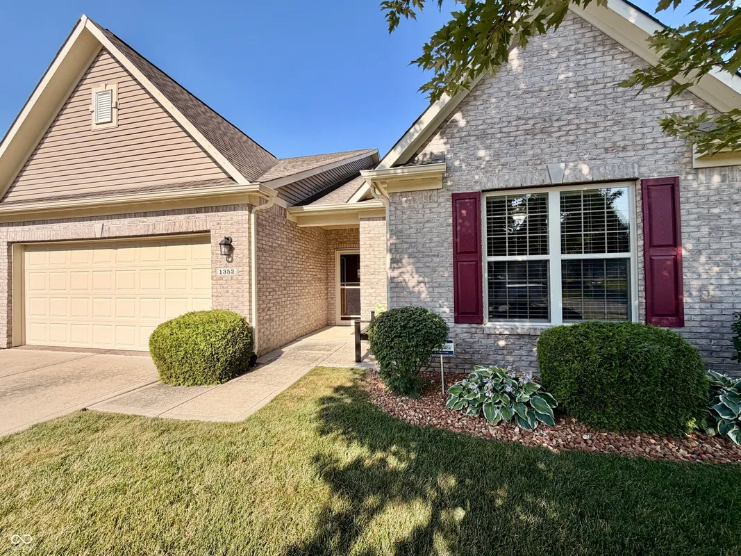Property Slideshow image 1 of 19 | 1352 redstone dr, Avon, IN, 46123