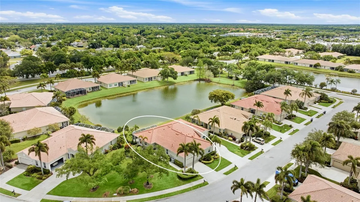 Property Slideshow image 1 of 47 | 8120 victoria falls cir, Sarasota, FL, 34243