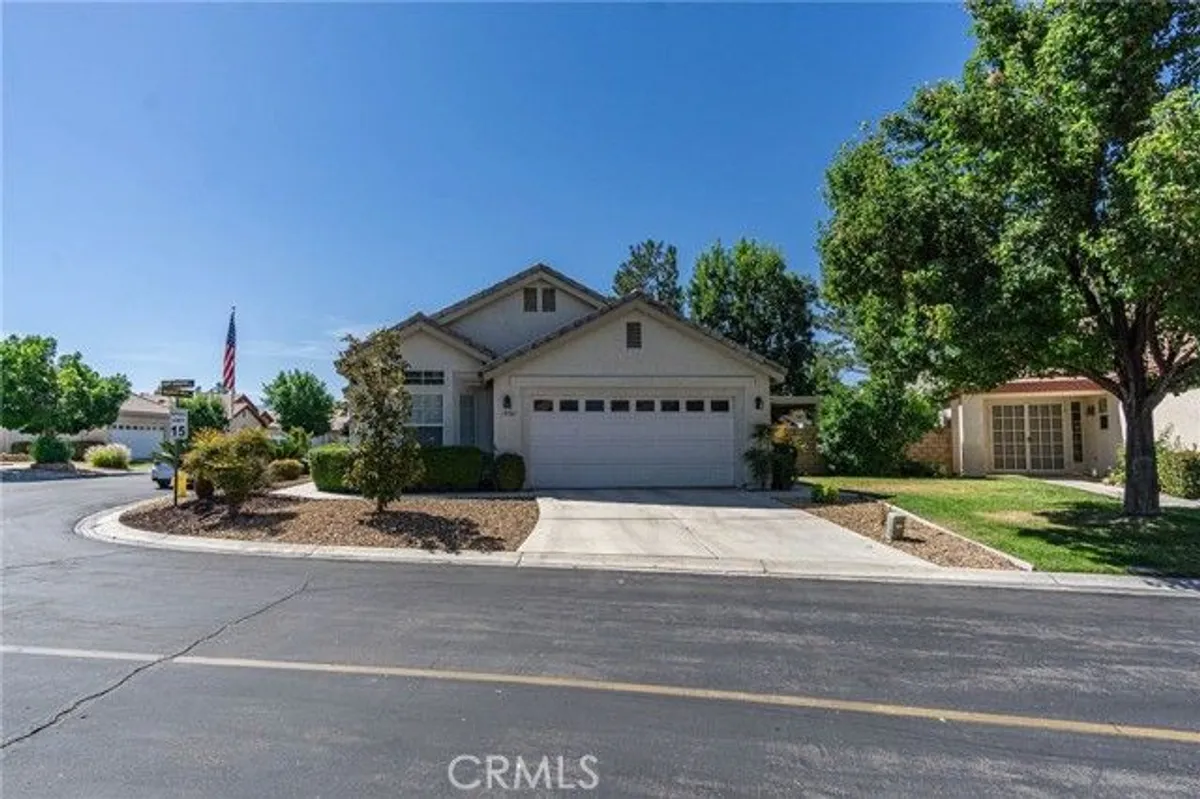 Property Slideshow image 1 of 44 | 19581 saint andrews way, Apple Valley, CA, 92308