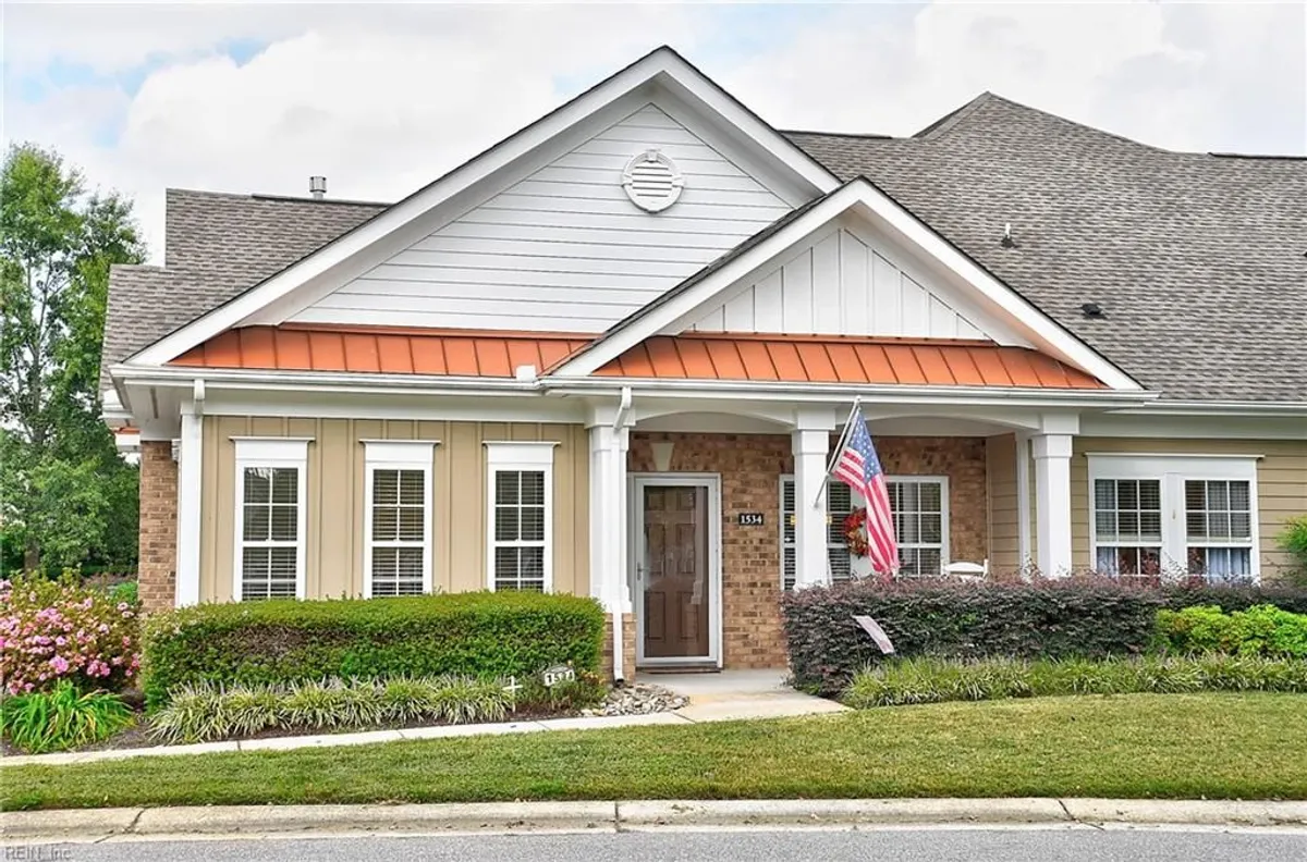 Property Slideshow image 1 of 49 | 1534 carrolton way, Chesapeake, VA, 23320