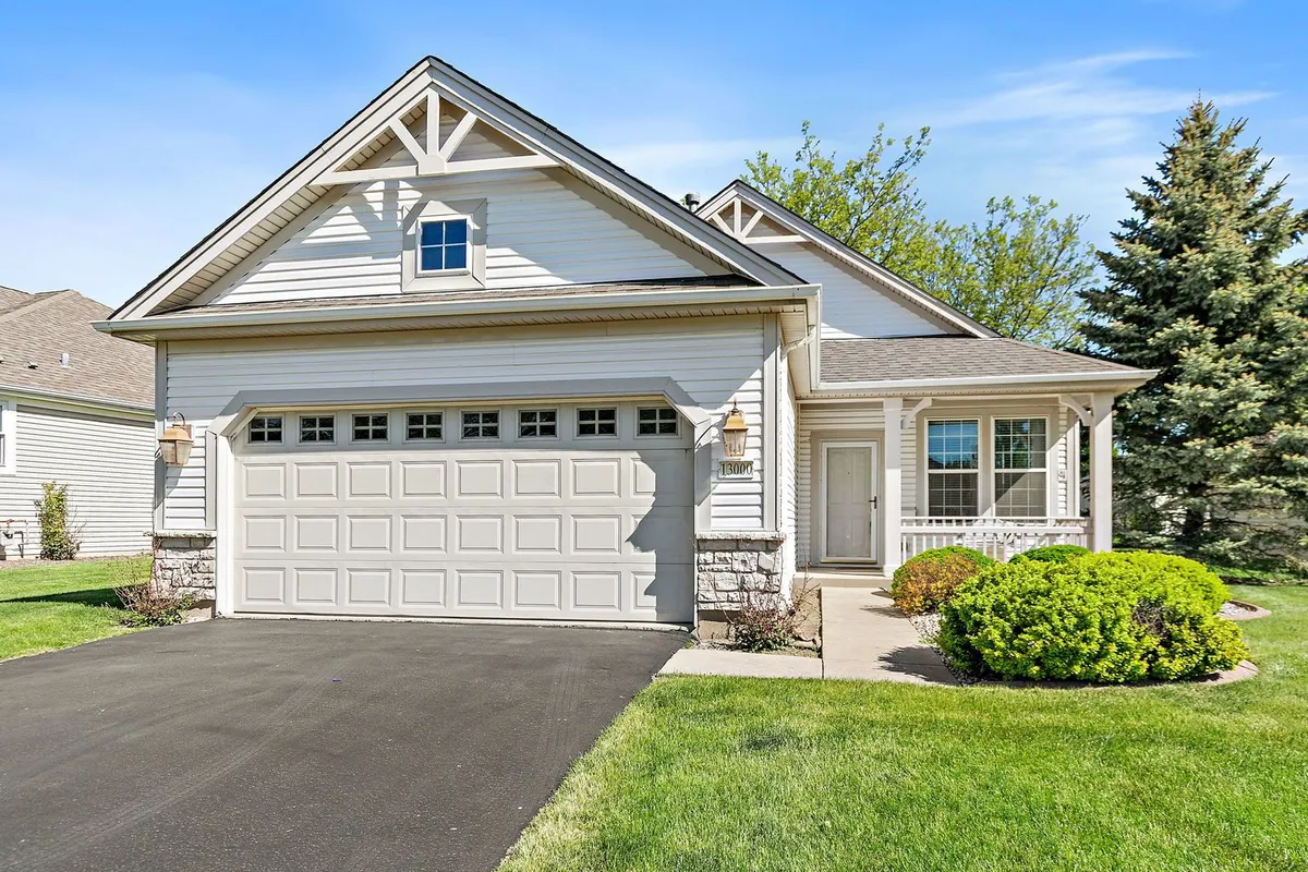 Property Slideshow image 1 of 38 | 13000 coventry ln, Huntley, IL, 60142