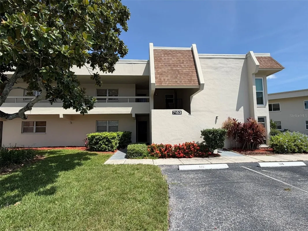 Property Slideshow image 1 of 25 | 7153 w country club dr 145, Sarasota, FL, 34243