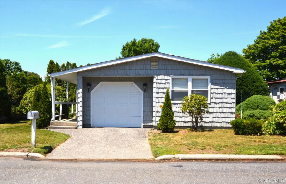 Property Slideshow image 1 of 31 | 36 village e, Brookhaven, NY, 11949