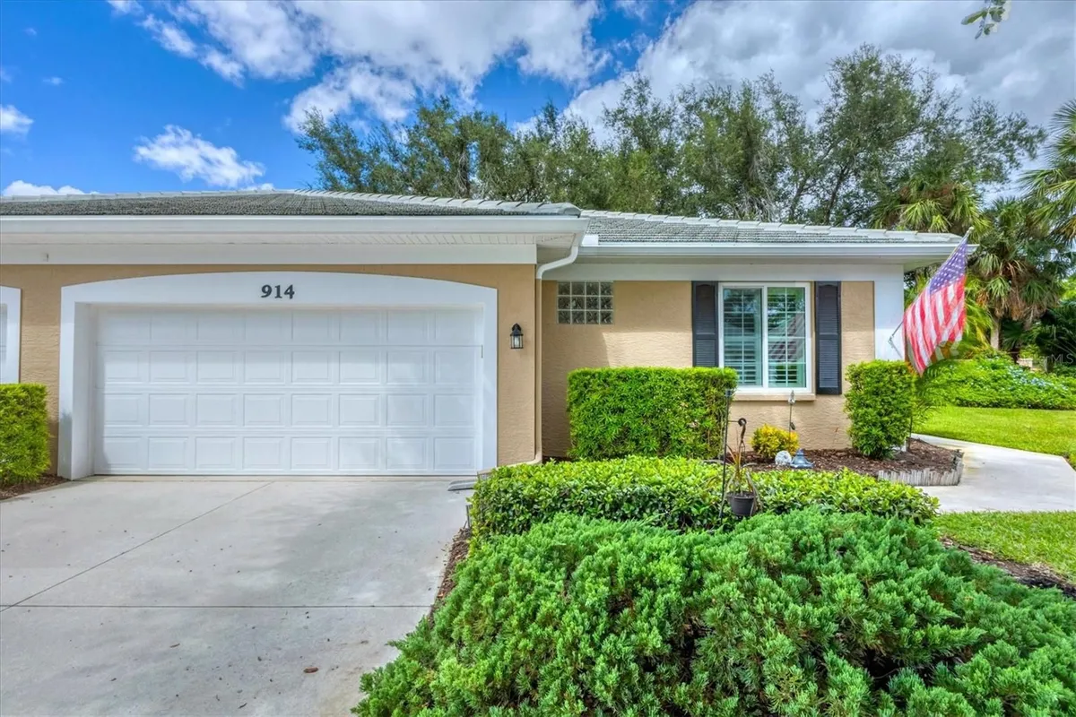 Property Slideshow image 1 of 44 | 914 barclay ct, Venice, FL, 34293