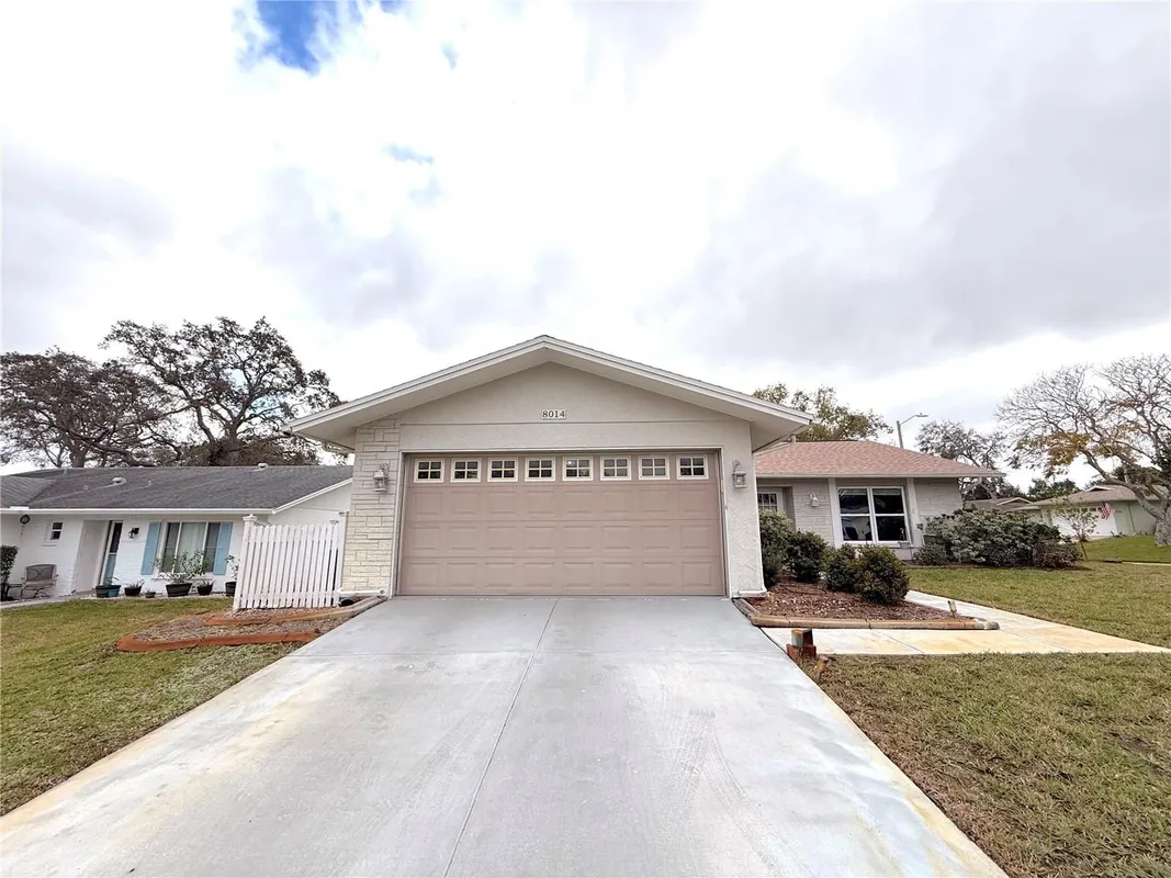 Property Slideshow image 1 of 35 | 8014 casuarina dr, Port Richey, FL, 34668