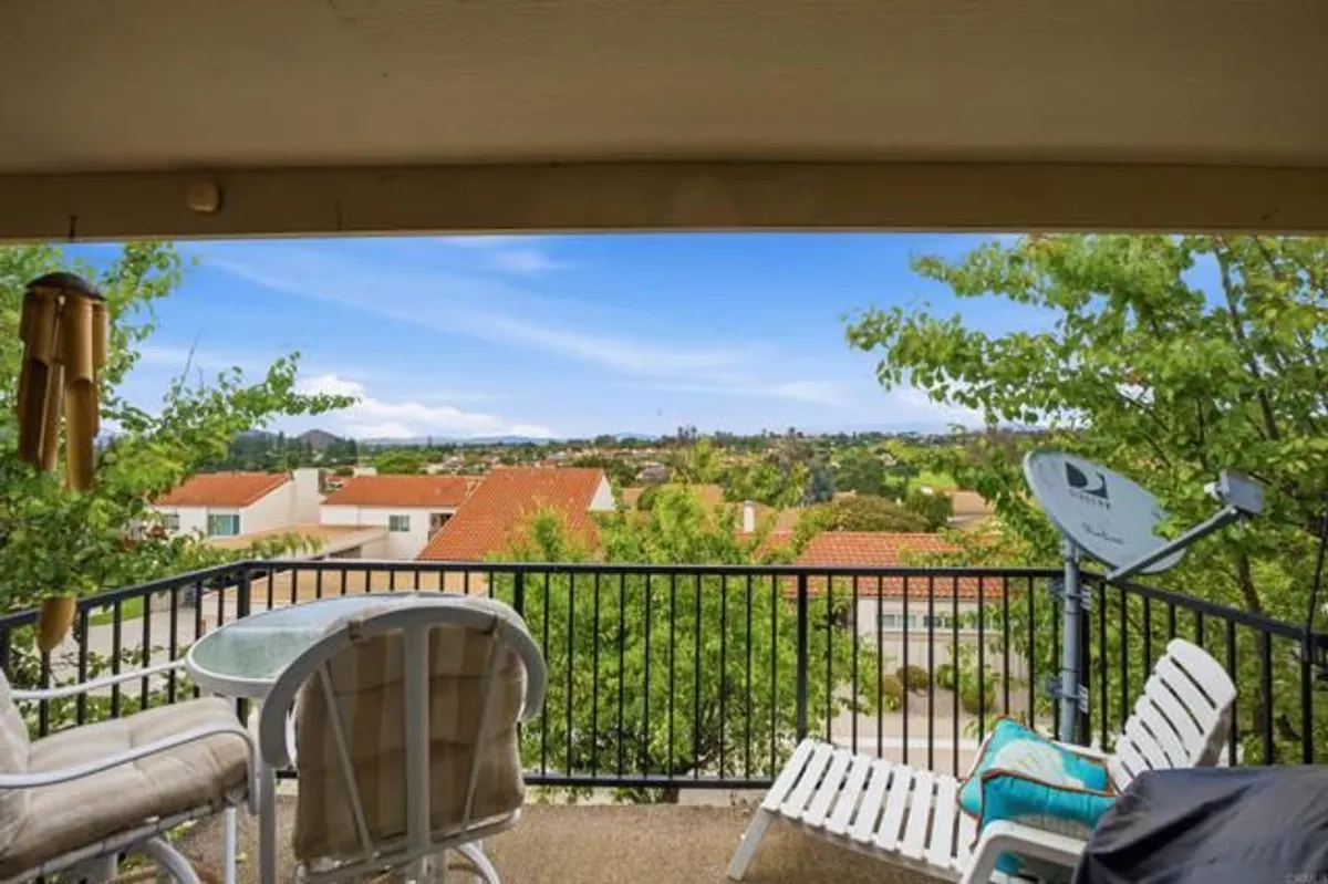 Property Slideshow image 1 of 29 | 17458 plaza amimado 127, Rancho Bernardo (San Diego), CA, 92128