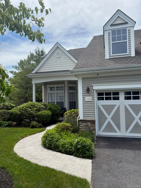 Property Slideshow image 1 of 38 | 203 bach ct, Brookhaven, NY, 11941