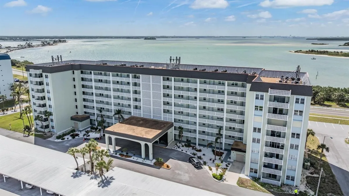 Property Slideshow image 1 of 62 | 9 forbes pl 205, Dunedin, FL, 34698