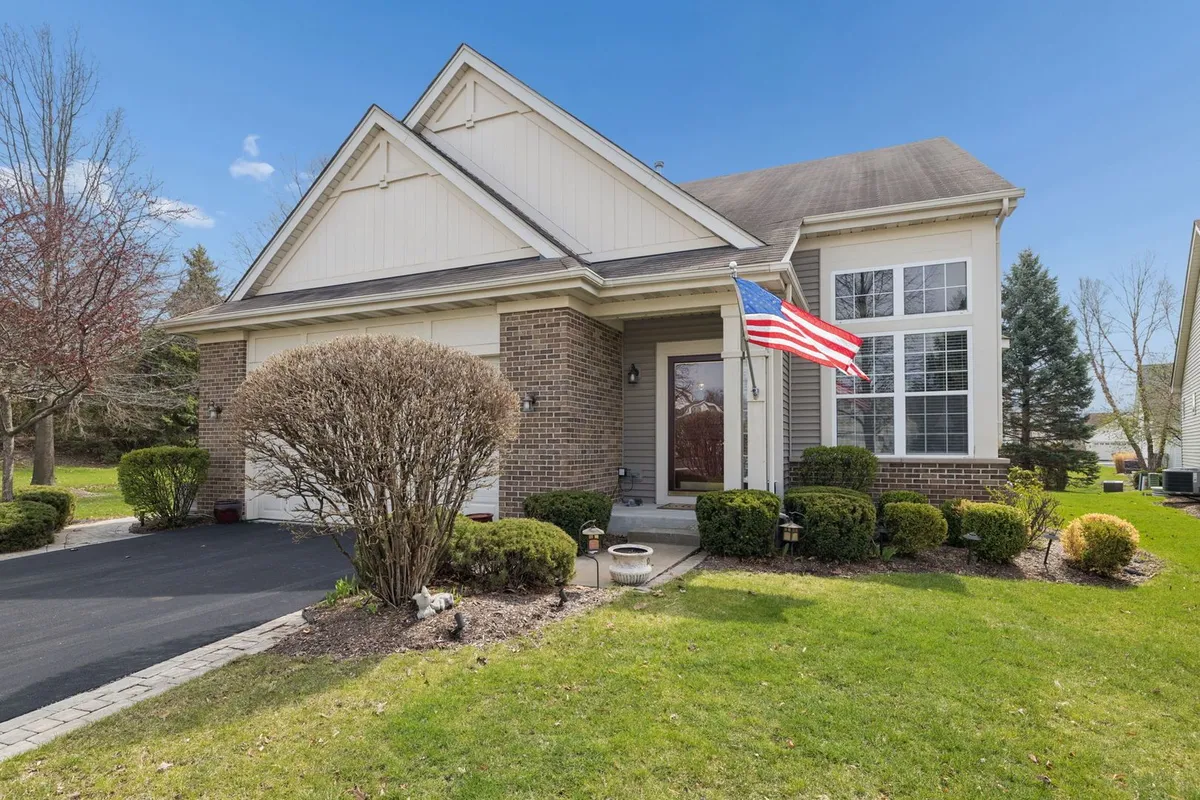 Property Slideshow image 1 of 24 | 2189 paddington ct, Aurora, IL, 60502