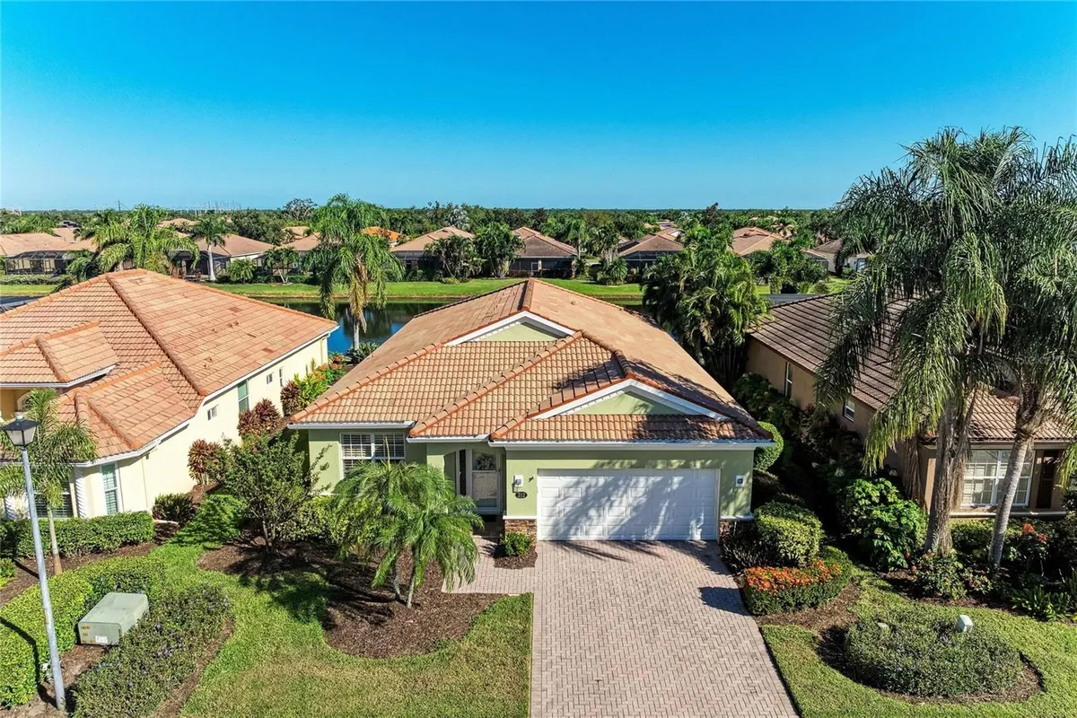 Property Slideshow image 1 of 52 | 212 river enclave ct, Bradenton, FL, 34212