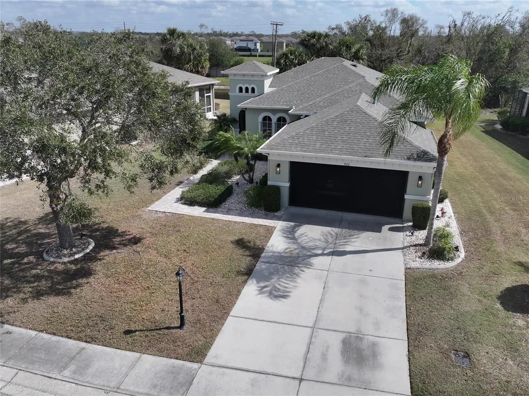 Property Slideshow image 1 of 44 | 920 regal manor way, Sun City Center, FL, 33573