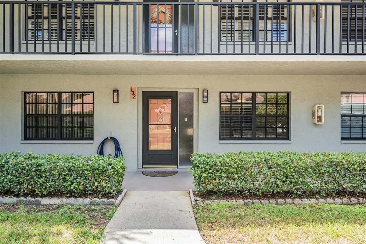 Property Slideshow image 1 of 35 | 2020 lakeview dr 102, Clearwater, FL, 33763