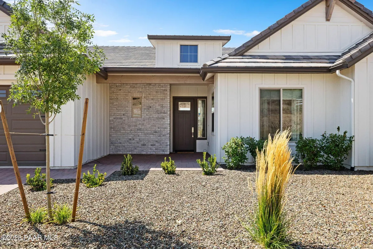 Property Slideshow image 1 of 49 | 1109 s lakeview dr, Prescott, AZ, 86301