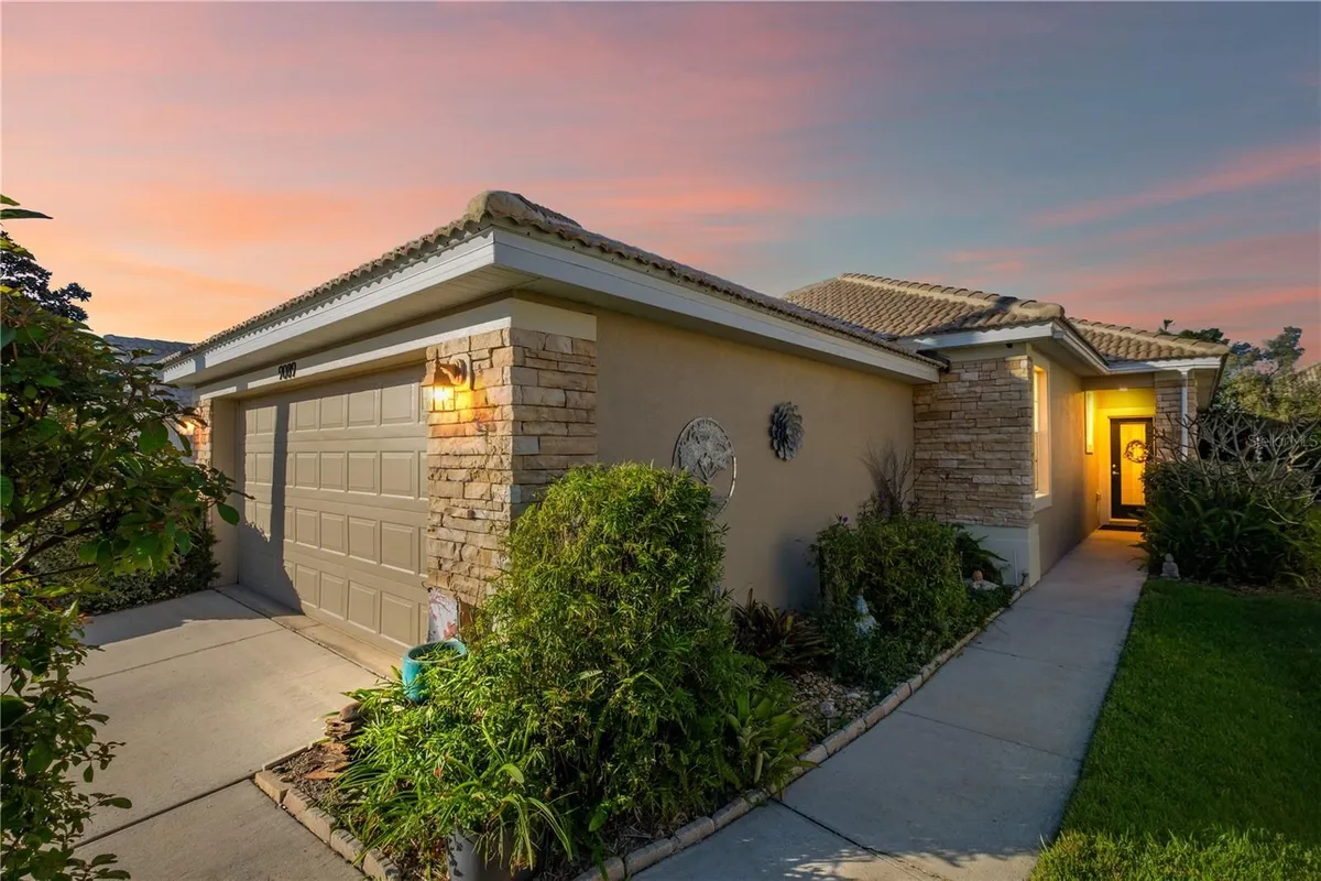 Property Slideshow image 1 of 31 | 9089 saint andrews way, Mount Dora, FL, 32757