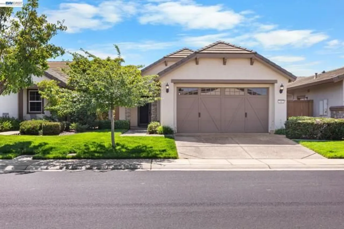 Property Slideshow image 1 of 31 | 7417 chatsworth cir, Elk Grove, CA, 95757