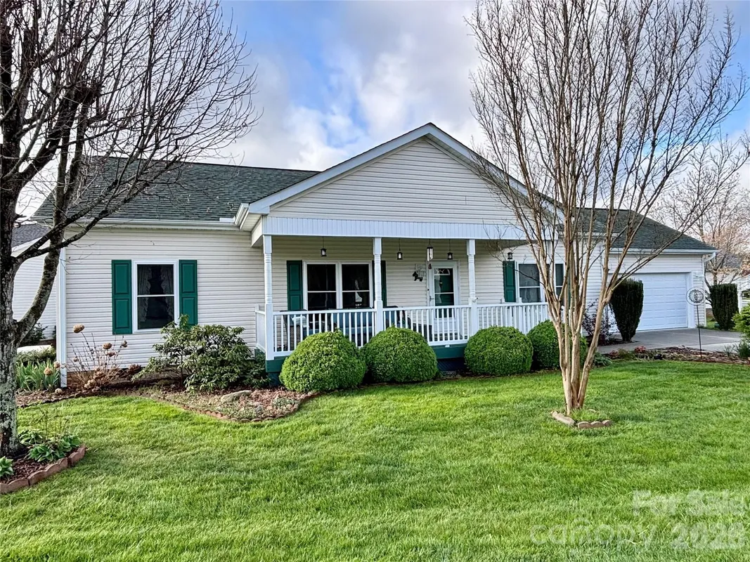 Property Slideshow image 1 of 20 | 194 beechnut dr, Hendersonville, NC, 28739