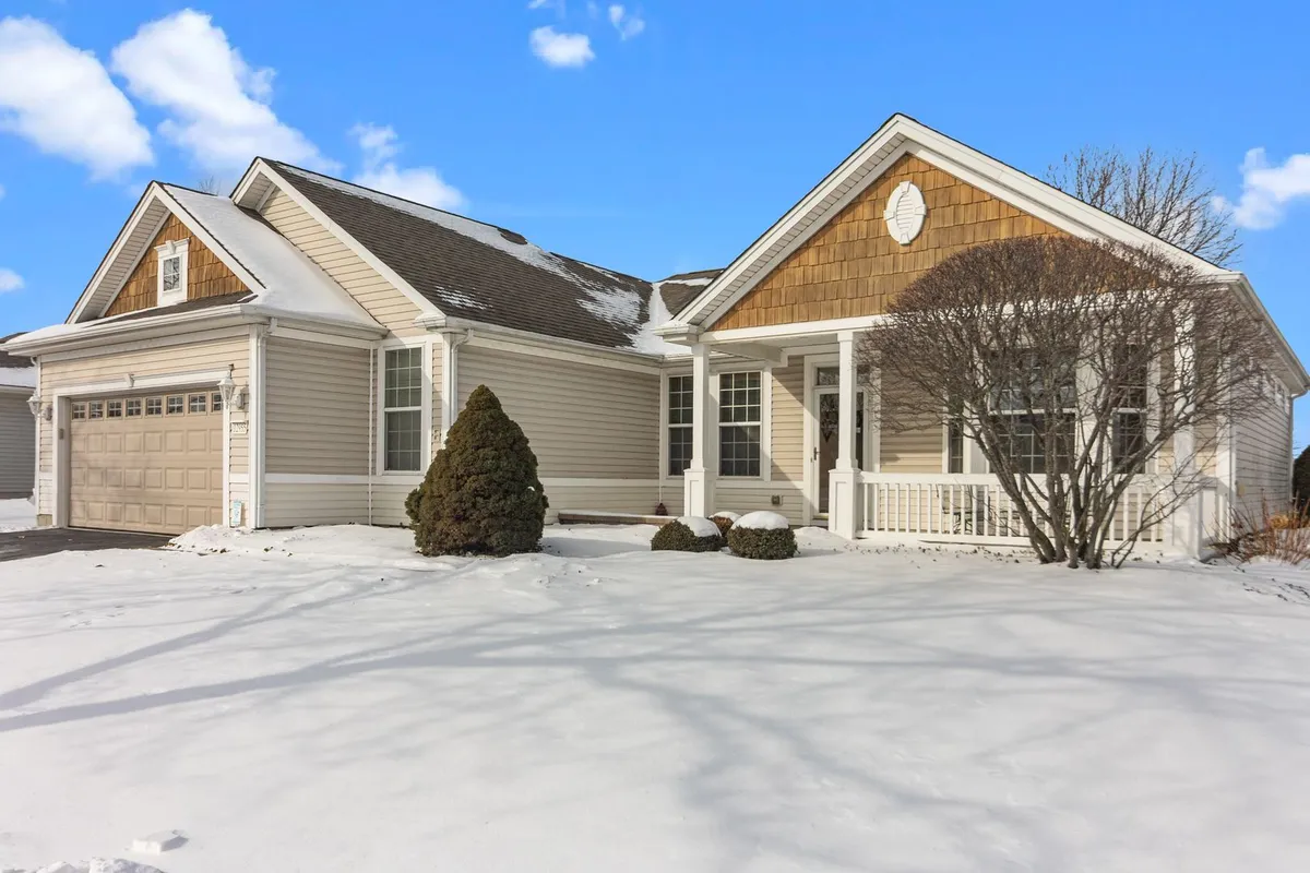 Property Slideshow image 1 of 33 | 12955 cold springs dr, Huntley, IL, 60142