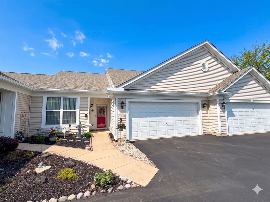 Property Slideshow image 1 of 28 | 14045 moraine hills dr, Huntley, IL, 60142