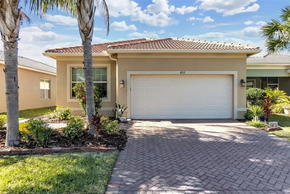 Property Slideshow image 1 of 19 | 4912 sandy glen way, Wimauma, FL, 33598